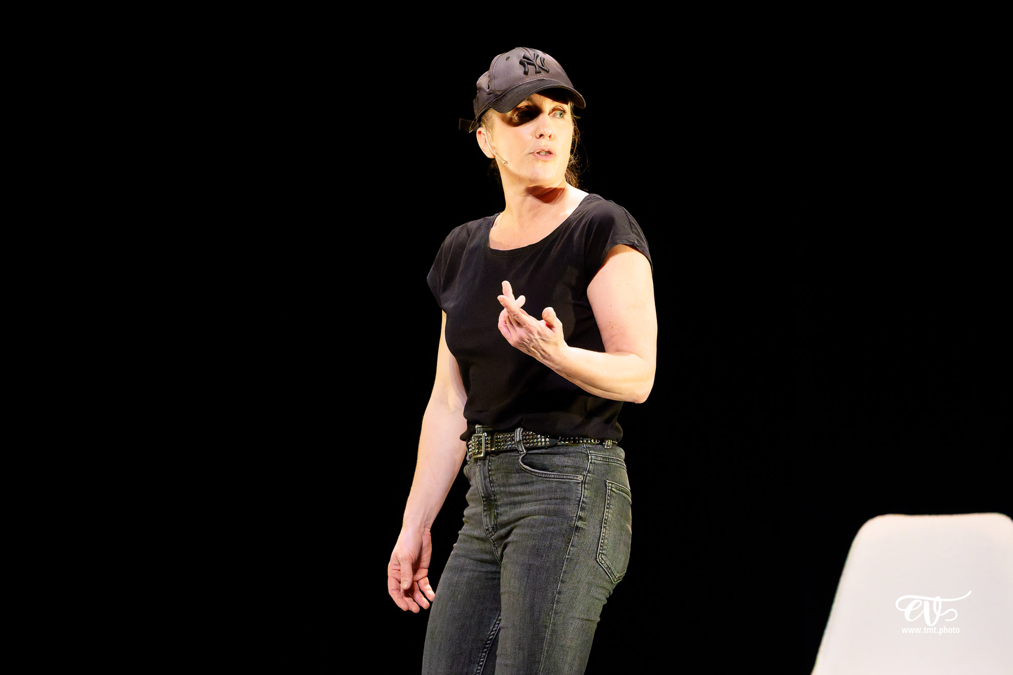 LES CHATOUILLES OU LA DANSE DE LA COLÈRE (ANDRÉA BESCOND)